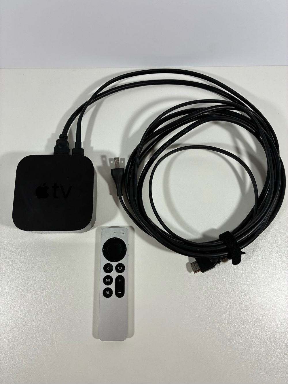 Apple TV A1842 5th Generation 32GB 4K Streamer w/ Remote & Cables - EUC Untested